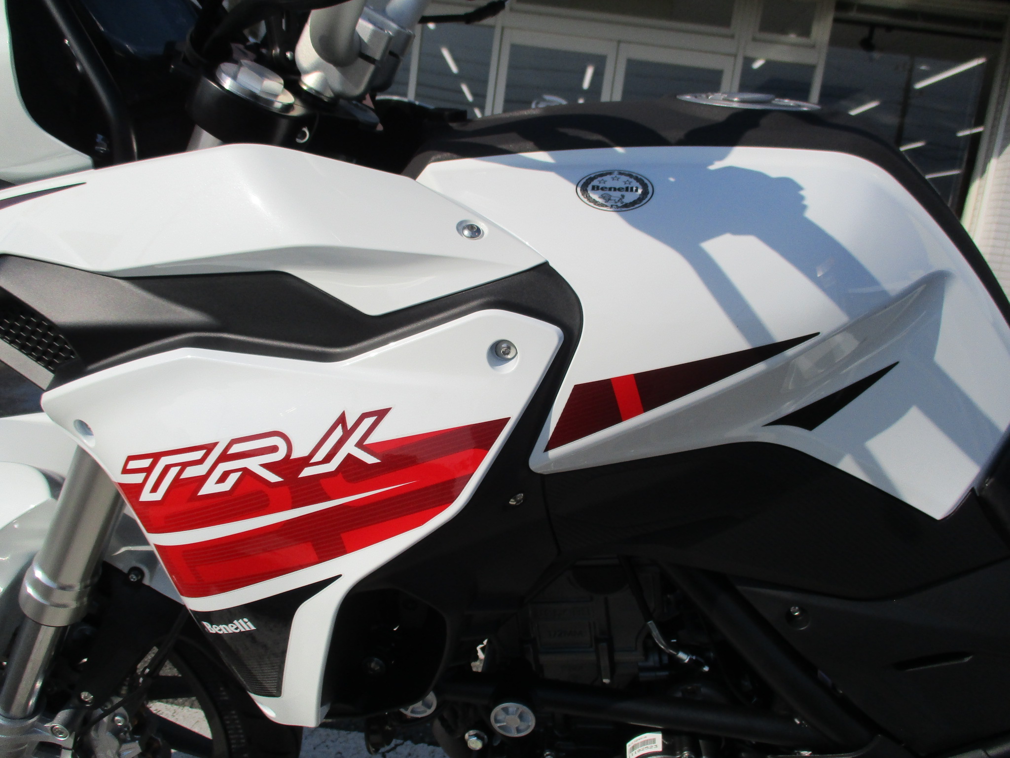 Benelli ベネリ 新車 TRK251 ｜ Rignise(リグニス)