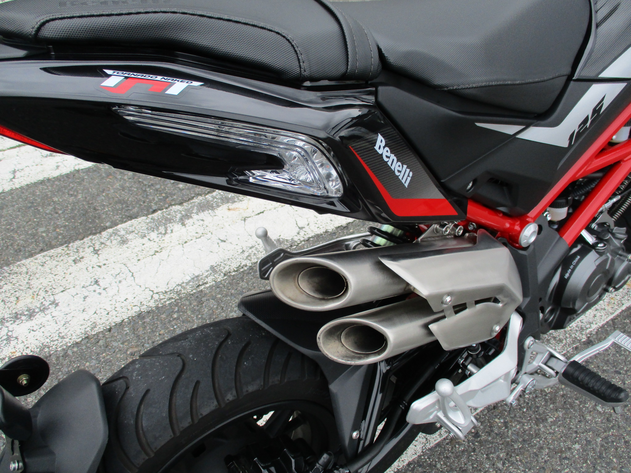 ベネリ TNT 125 2017-2023フルマフラー システムヘッダミドルリンクパイプ51MMマフラーサイレンサーDBキラー バイクパーツ 部品