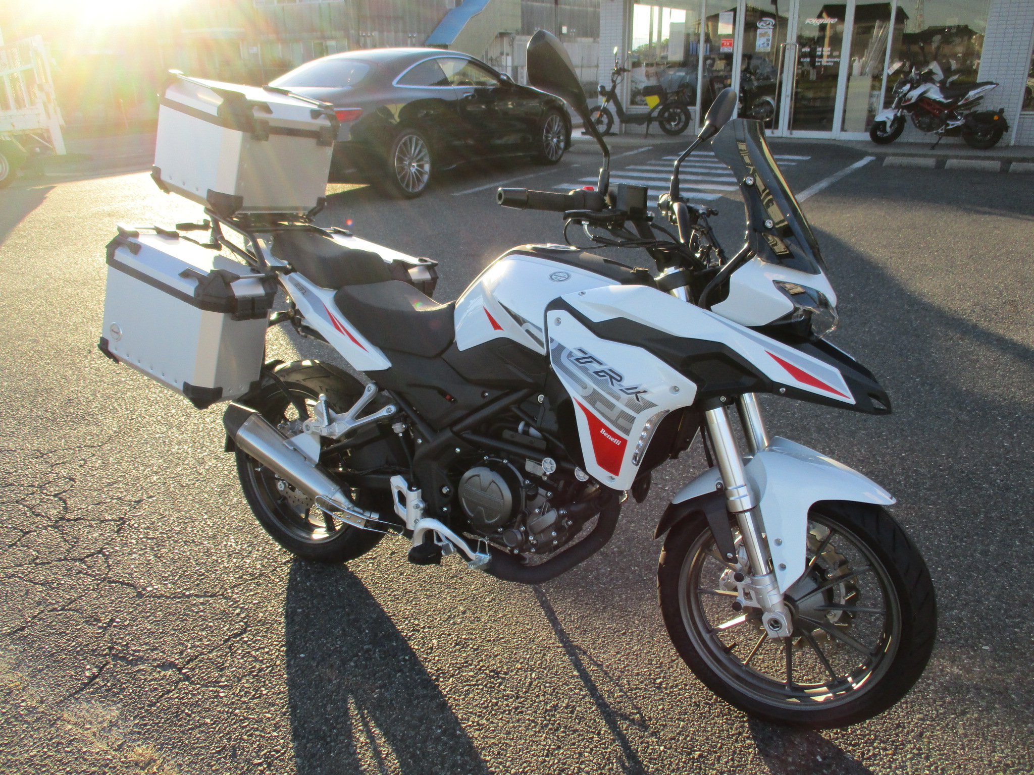 benelli TRK251中古車 パニアケース装備 ｜ Rignise(リグニス)